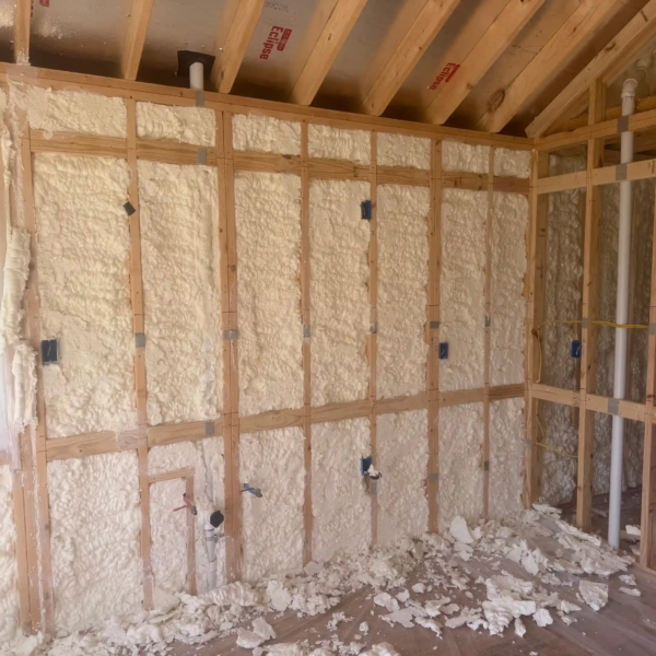 Spray-Foam-Insulation-Contractor.webp